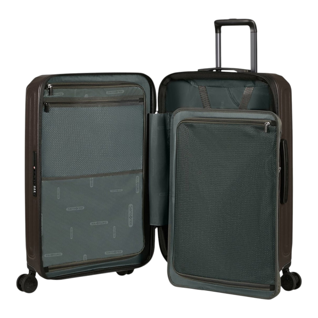 Lieblingstasche 2WANDER Spinner 69/25 Exp suitcase open with grey interior lining, mesh dividers, and telescopic handle