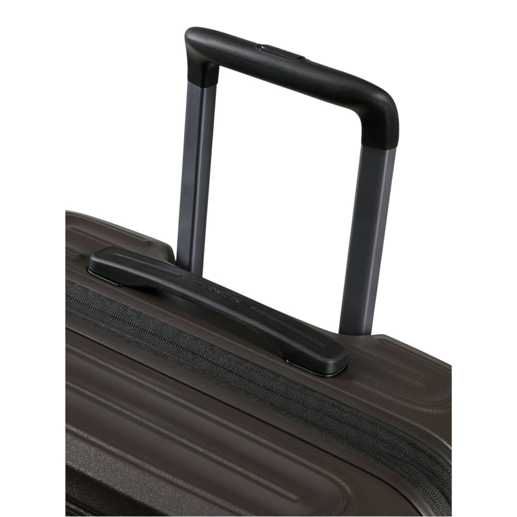 Lieblingstasche 2WANDER spinner suitcase top view showing the retractable handle and sturdy carry grip