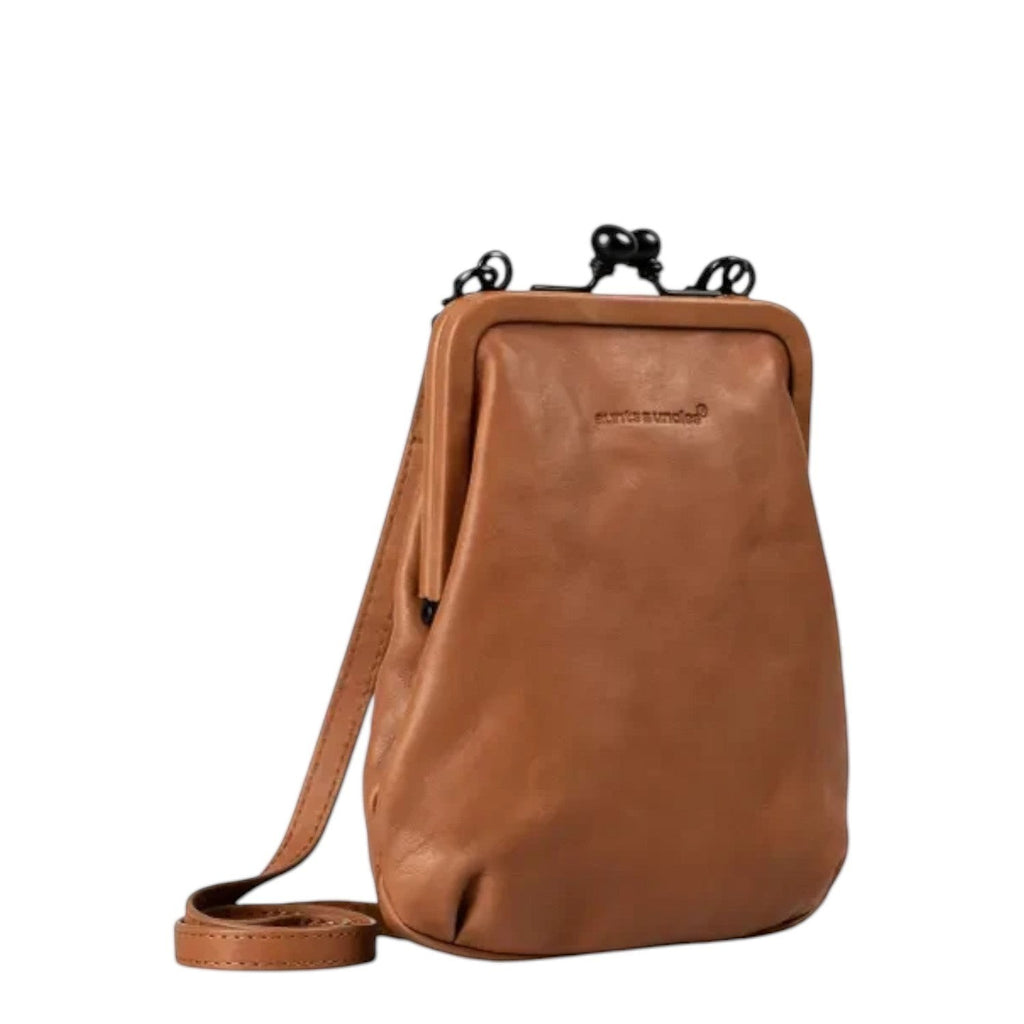 Lieblingstasche aunts & uncles Mrs. Sugar Pop vintage brown leather crossbody bag with a classic clip closure.