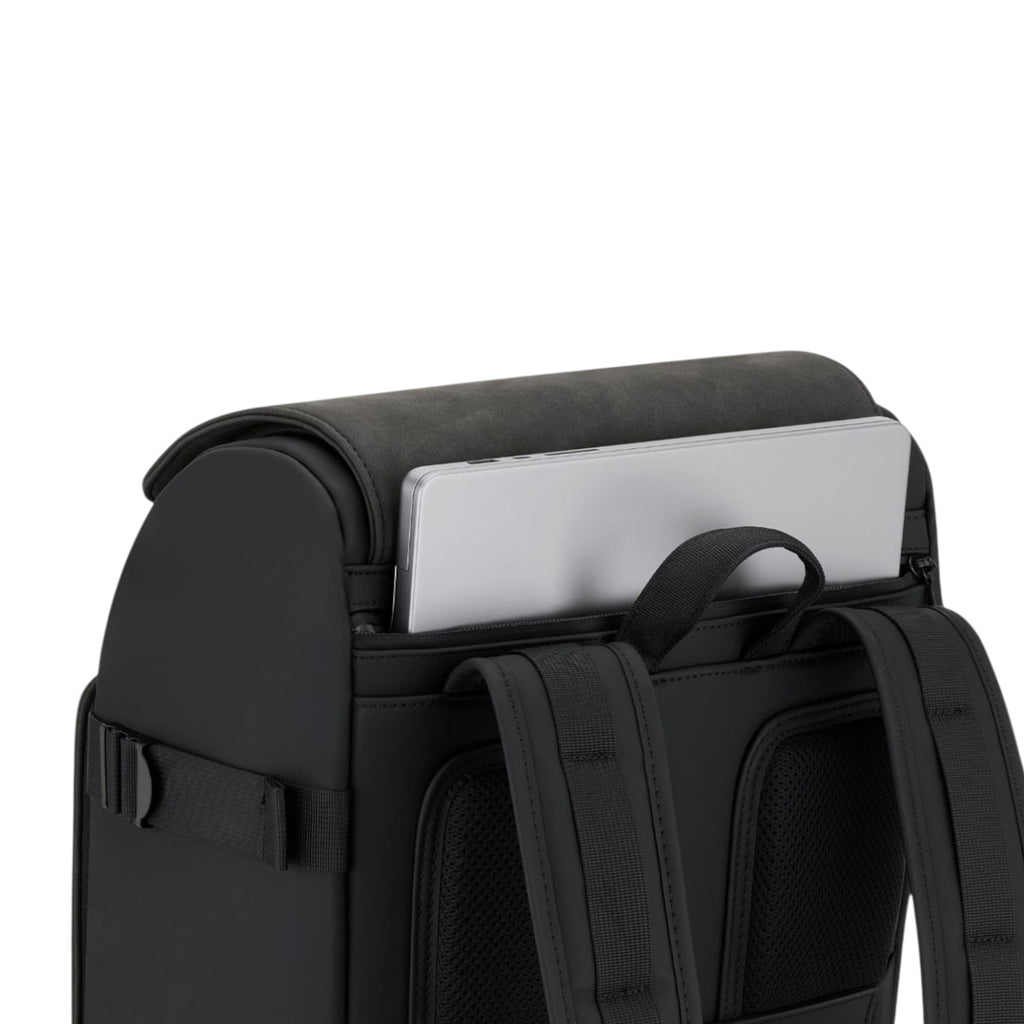 Lieblingstasche Bali Pro black backpack with padded laptop sleeve and adjustable straps.