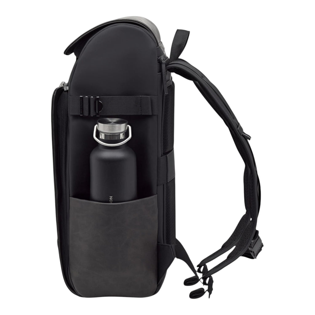 Lieblingstasche Bali Pro black backpack with side water bottle pocket and metal water bottle.