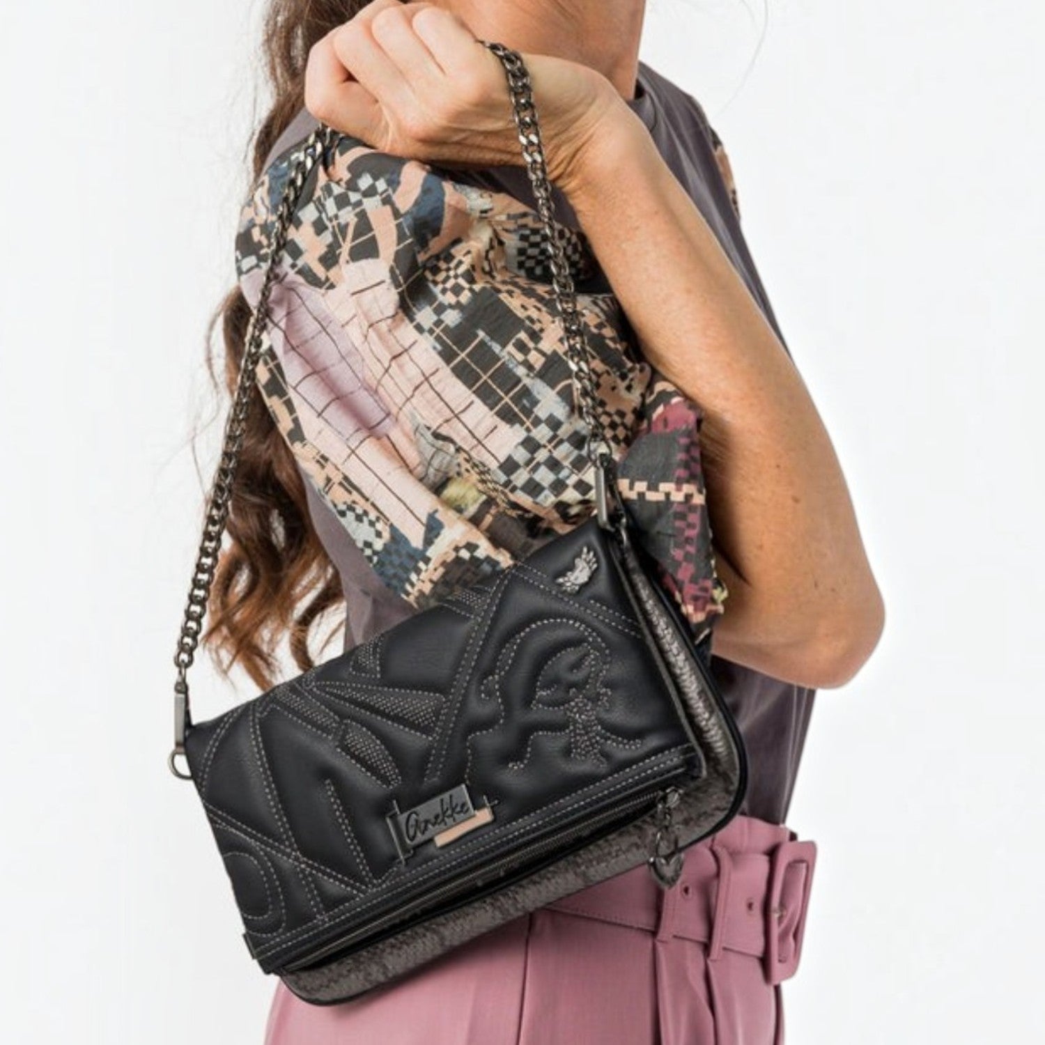 Lieblingstasche black cross-body bag with decorative stitching and chain strap worn over the shoulder