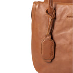 Lieblingstasche Mrs. Profiterole brown leather handbag detail with embossed logo tag