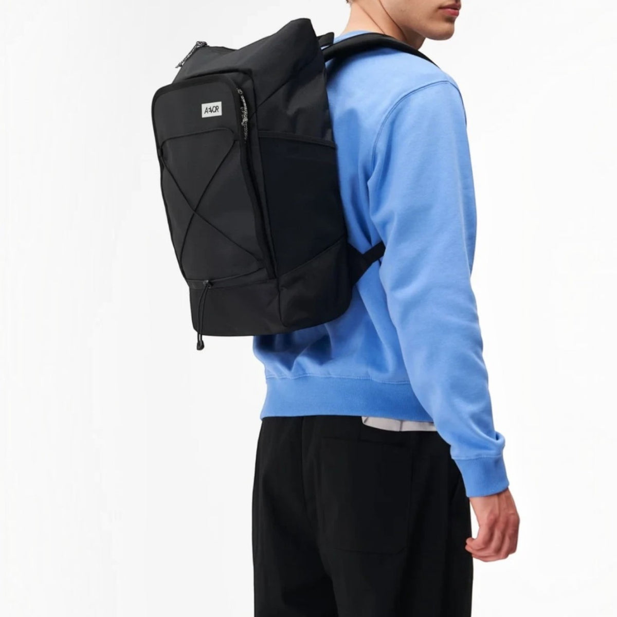 Lieblingstasche Day Pack FLX black 21L laptop backpack worn by a man in a blue sweatshirt