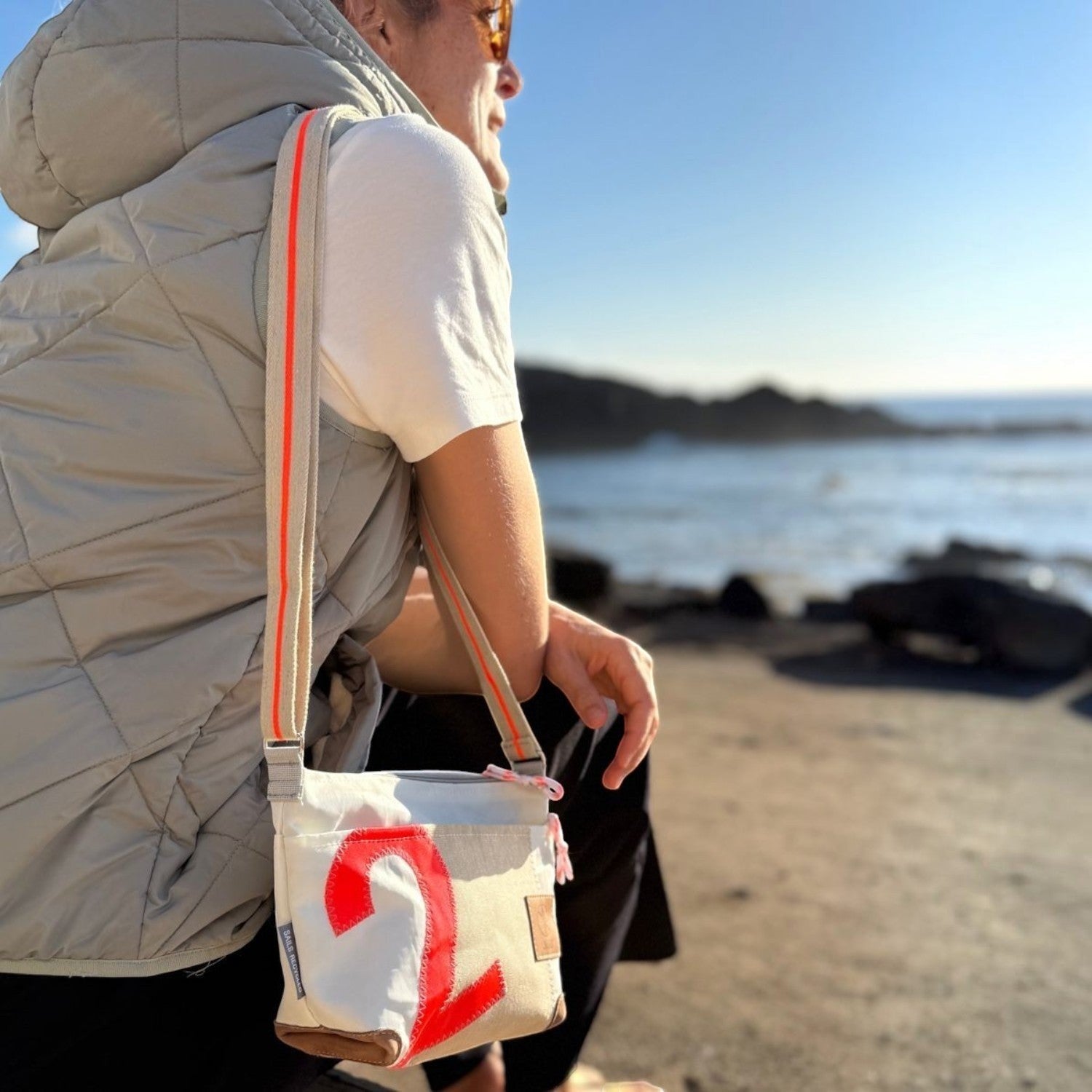 Lieblingstasche Deern Lütt crossbody bag in white canvas with a red number 2 and orange striped shoulder strap