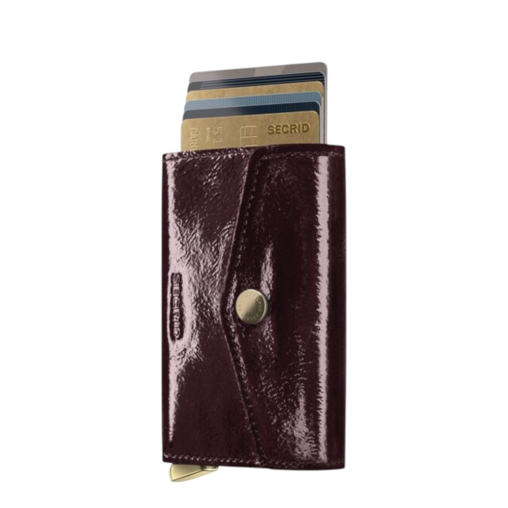 Lieblingstasche Envelope Premium Naplak card holder in glossy dark burgundy leather with a snap button closure