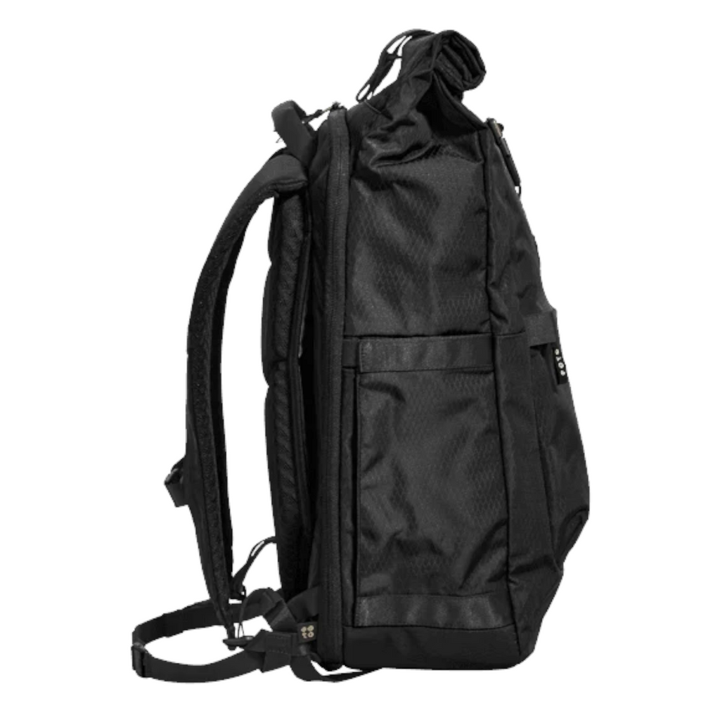 Lieblingstasche eoto Rolly32 black rolltop backpack with side view, featuring padded straps and durable recycled fabric.