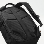 Lieblingstasche eoto Tidy22 black business backpack showing breathable padded back panel and adjustable shoulder straps