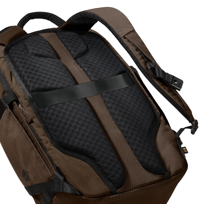 Lieblingstasche eoto Tidy22 brown business backpack with breathable mesh back padding and adjustable shoulder straps