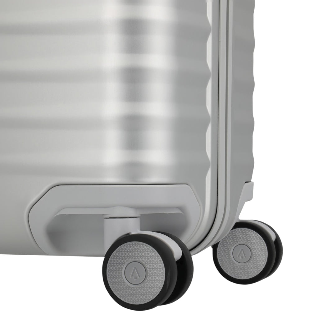 Lieblingstasche Eternity S23 silver aluminium trolley suitcase with four spinner wheels and textured surface.