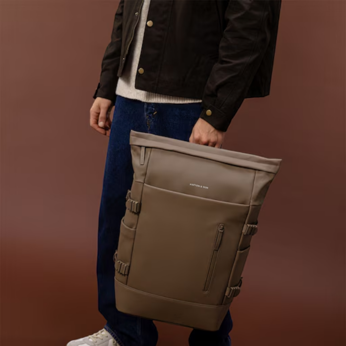 Lieblingstasche Helsinki Pro backpack in taupe, featuring a roll-top design and side compression straps.