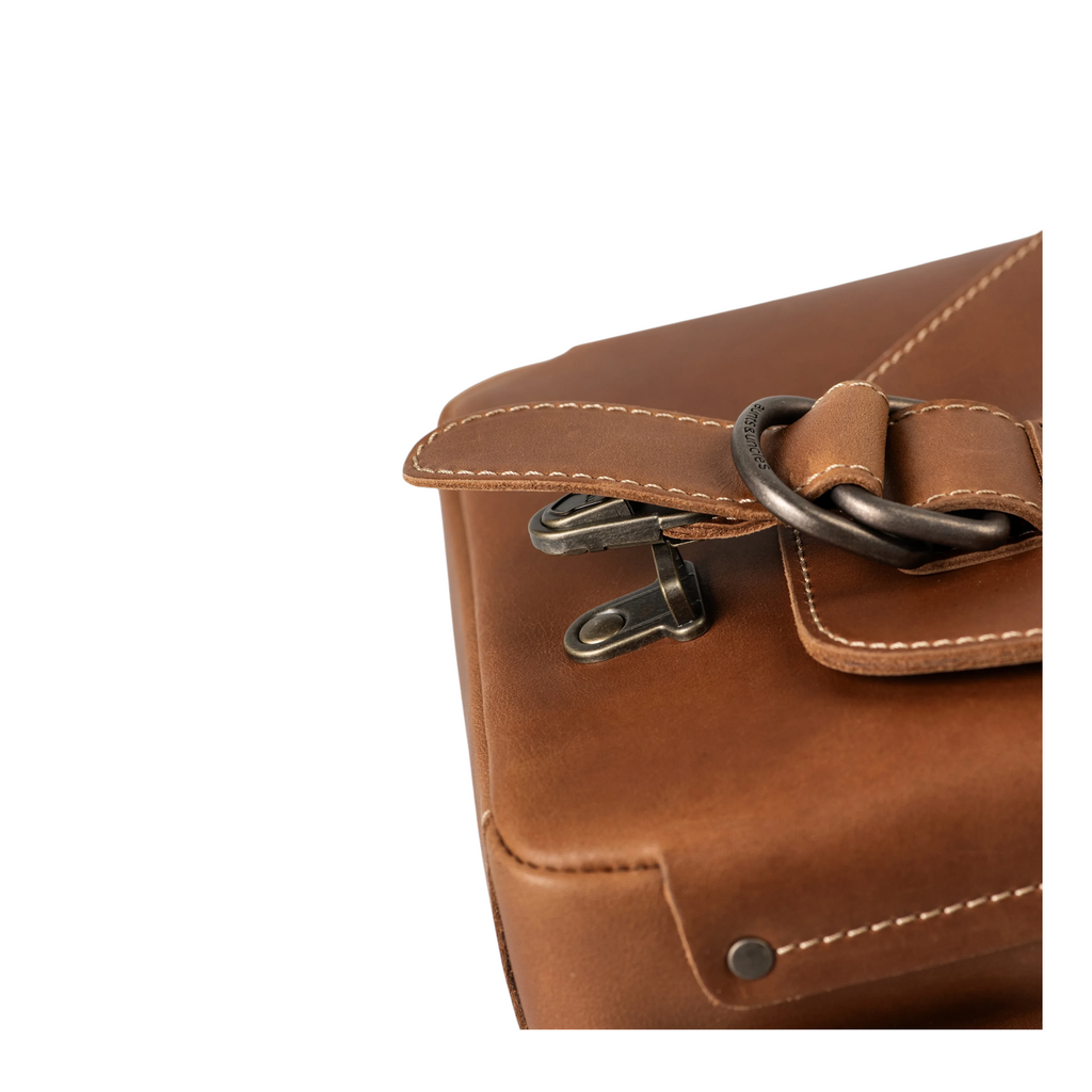 Lieblingstasche Jade brown leather bag featuring antique brass buckle hardware and detailed contrast stitching