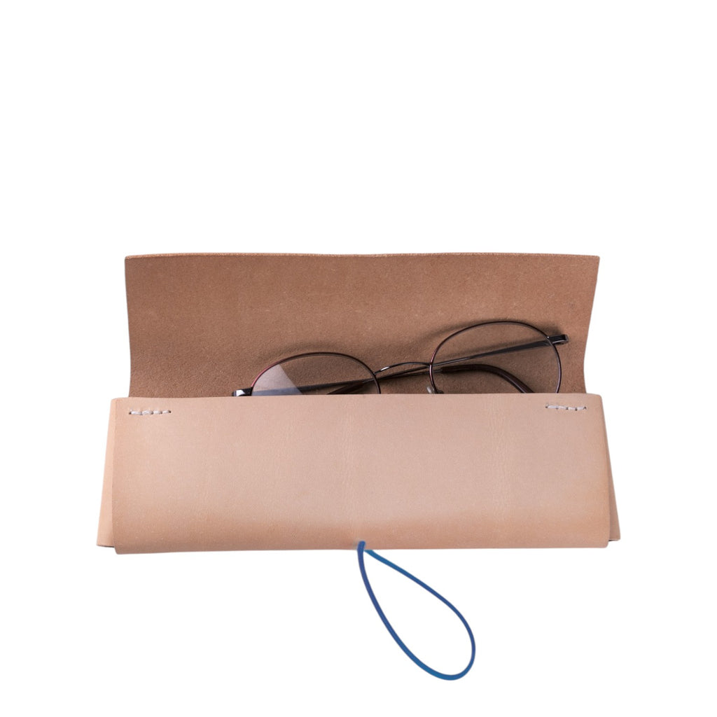 Lieblingstasche Keeper Etui natural leather glasses case with blue elastic closure