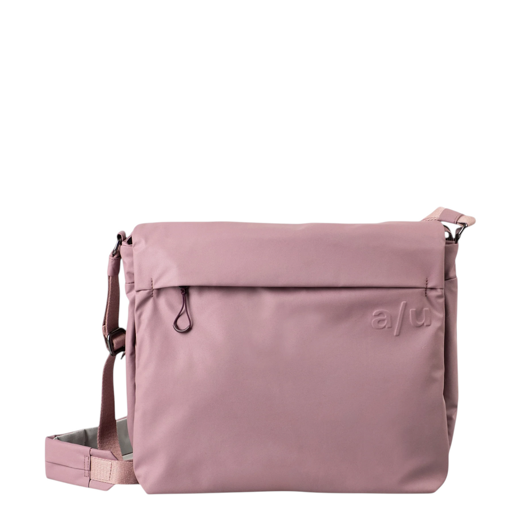 Lieblingstasche Midori RE lite dusty rose crossbody bag with a flap closure and embossed logo detail