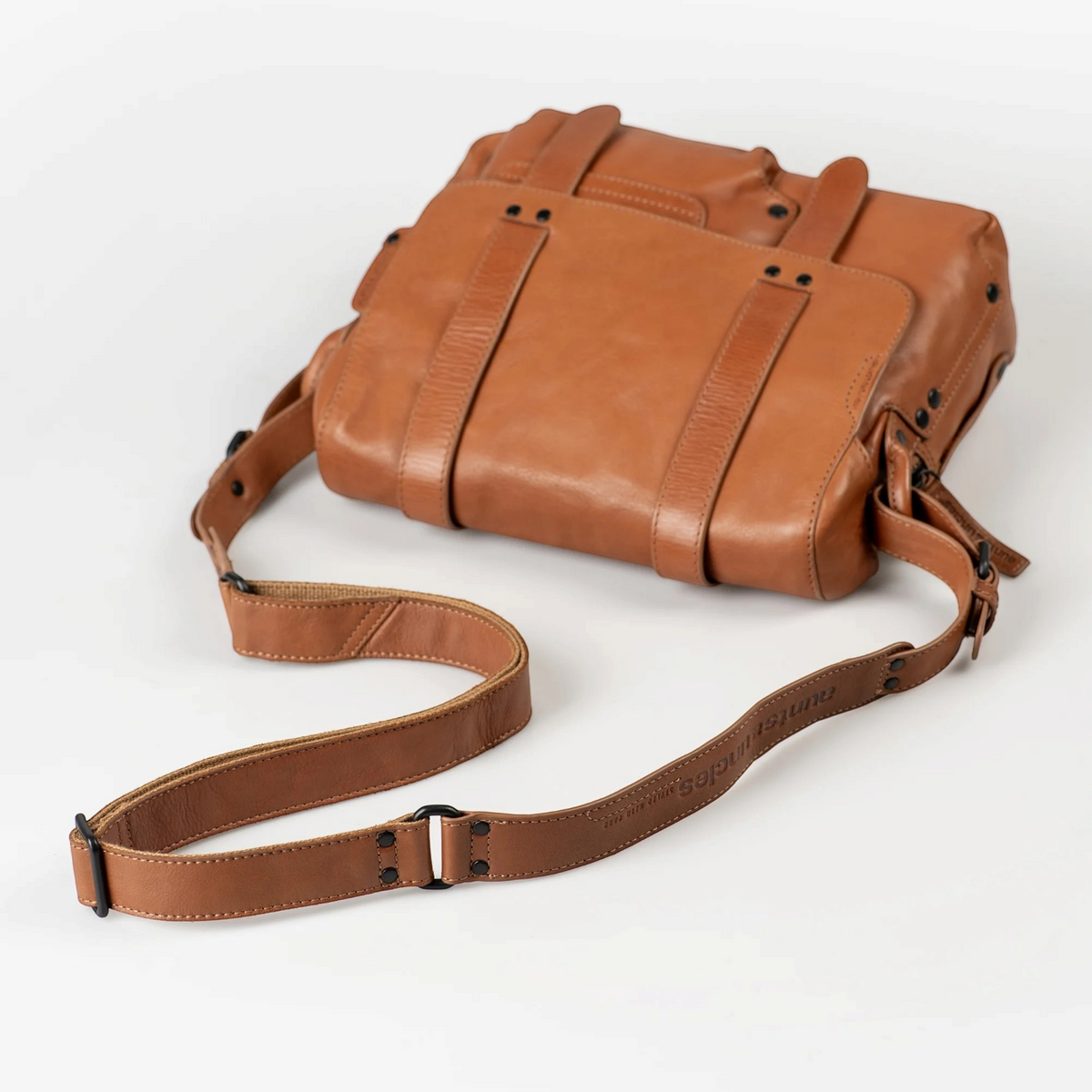 Lieblingstasche aunts & uncles Miss Applepie brown leather shoulder bag with adjustable strap and flap closure