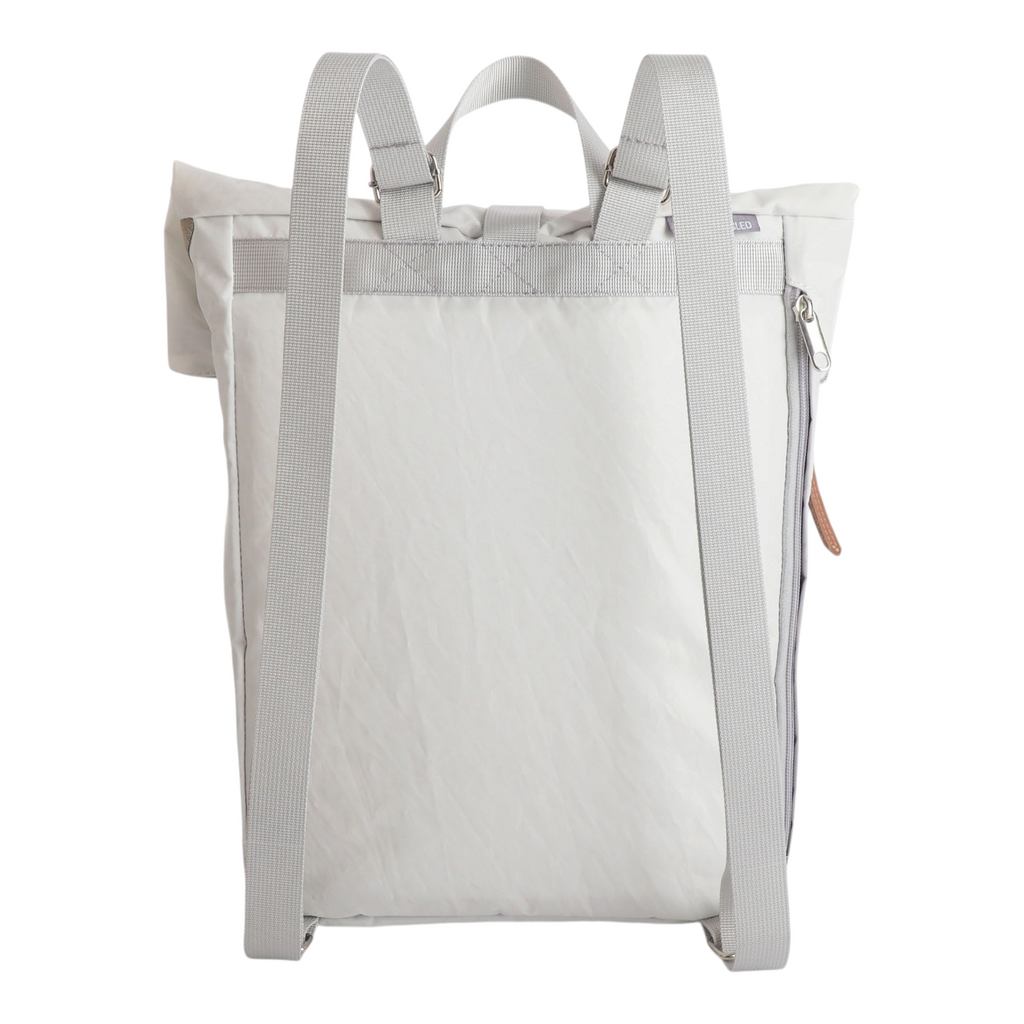 Back view of the Lieblingstasche Möwe light grey backpack with adjustable shoulder straps and side zipper pocket