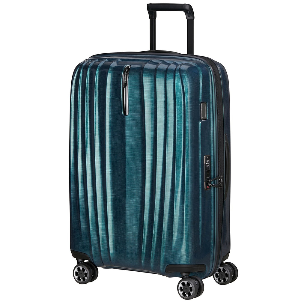 Lieblingstasche NEXIS Spinner 70/26 expandable suitcase in metallic teal with four wheels and TSA lock