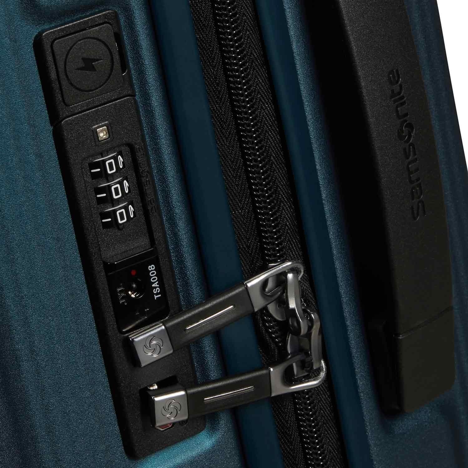 Lieblingstasche NUON Spinner 55/20 Exp suitcase featuring a dark blue hardshell exterior with a TSA combination lock.