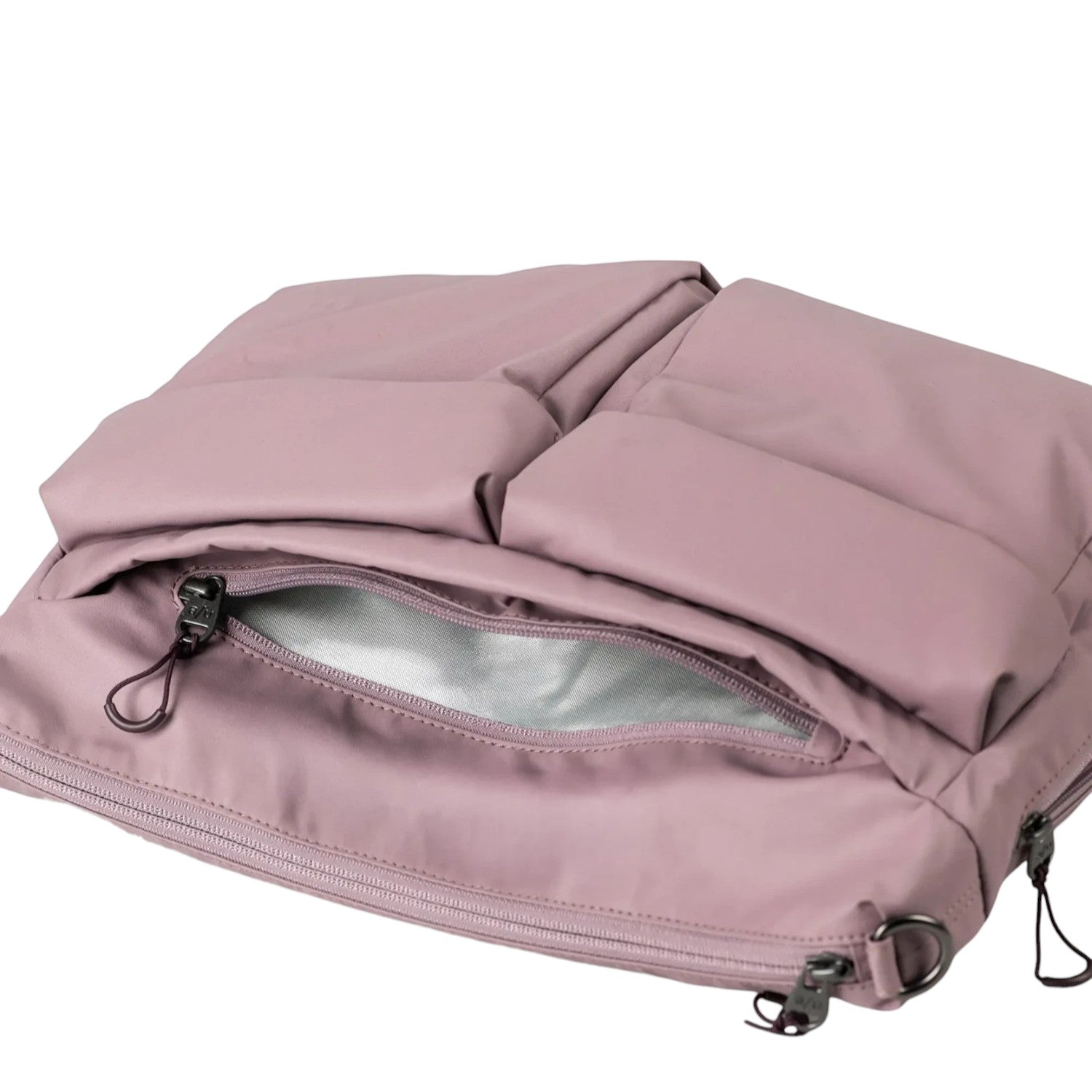 Lieblingstasche Omono RE lite mauve crossbody bag with multiple front pockets and silver interior lining