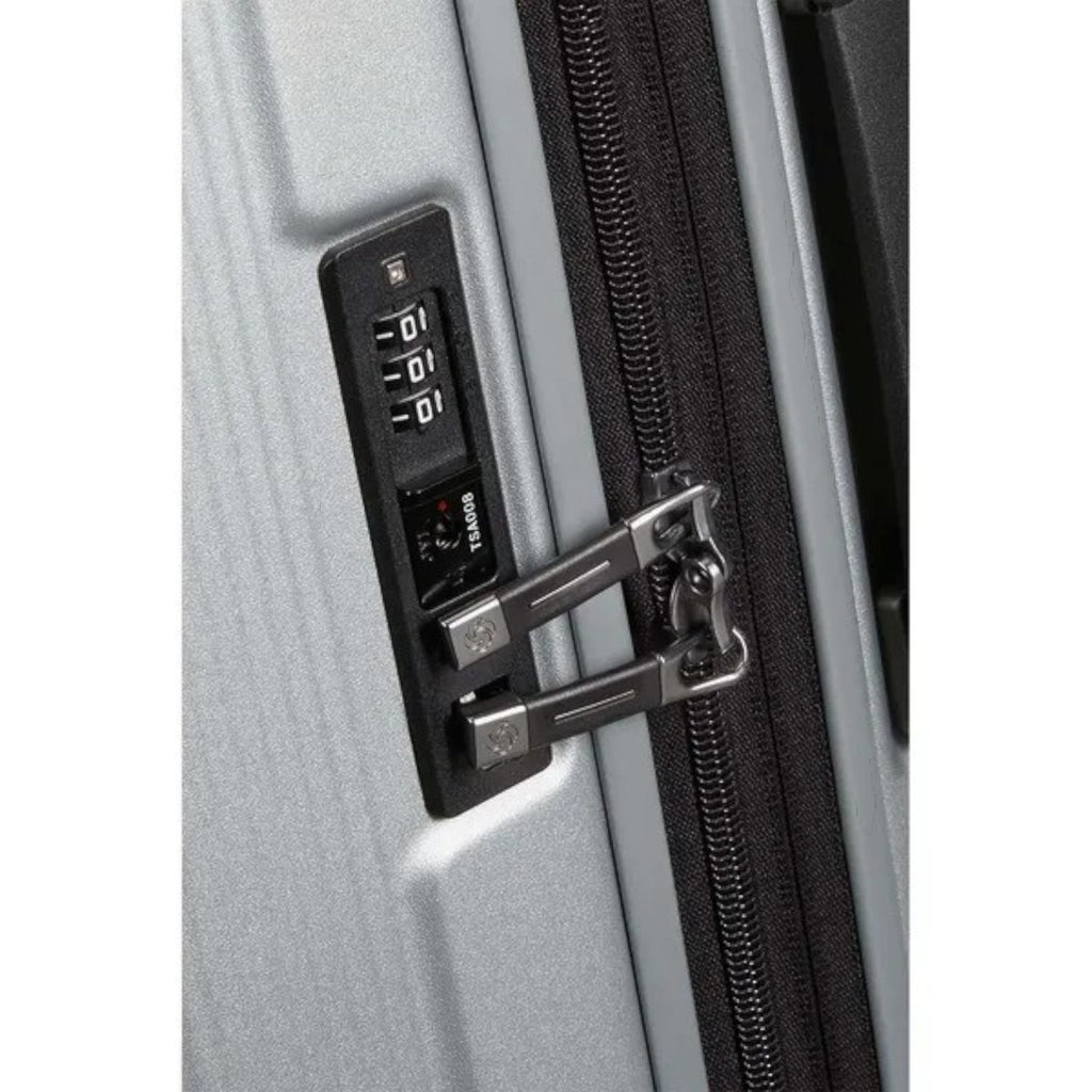 Lieblingstasche Samsonite Nuon suitcase silver hard shell with integrated TSA combination lock and zipper detail