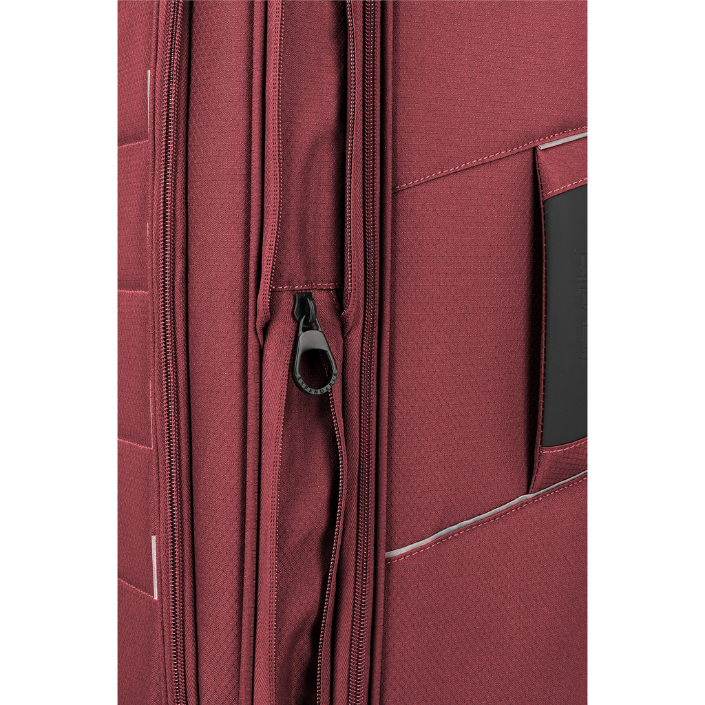 Close-up of the Lieblingstasche Skaii trolley suitcase in burgundy red featuring an expandable zipper detail.
