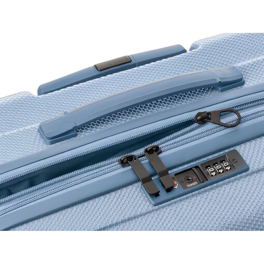 Lieblingstasche Stratosphere Spinner M teal hard-shell suitcase with TSA lock and textured finish.