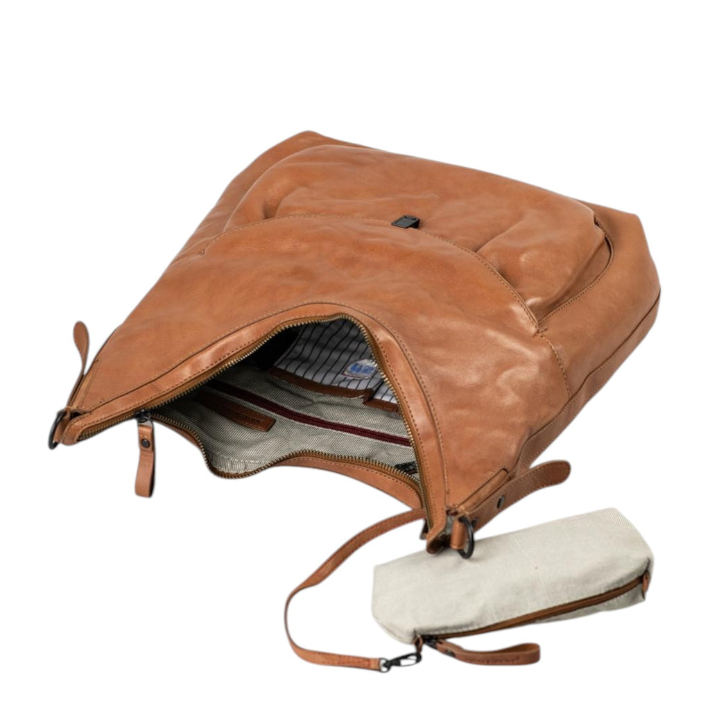 Lieblingstasche Mrs. Banoffee Pie tan leather hobo bag with an open zipper and a small matching detachable pouch