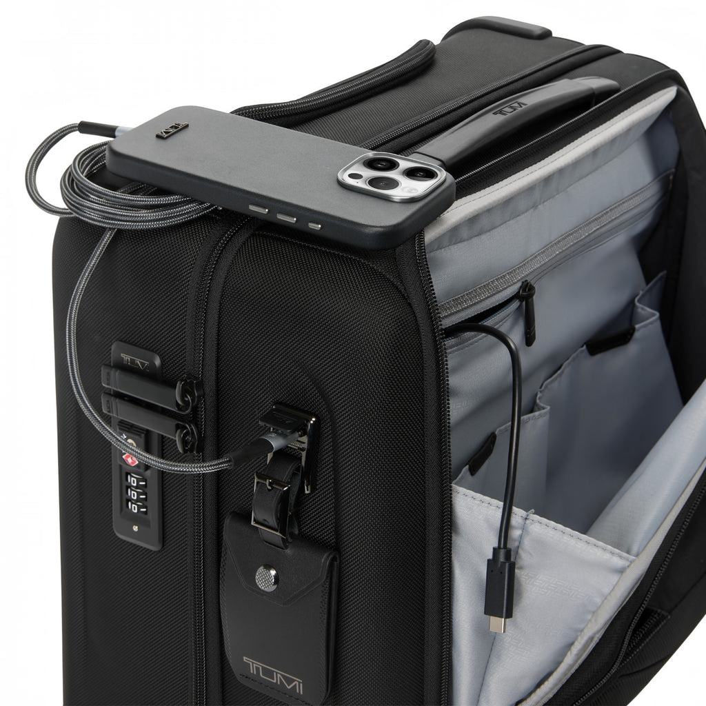 Lieblingstasche Tumi Alpha compact carry-on suitcase in black ballistic nylon with integrated USB charging port