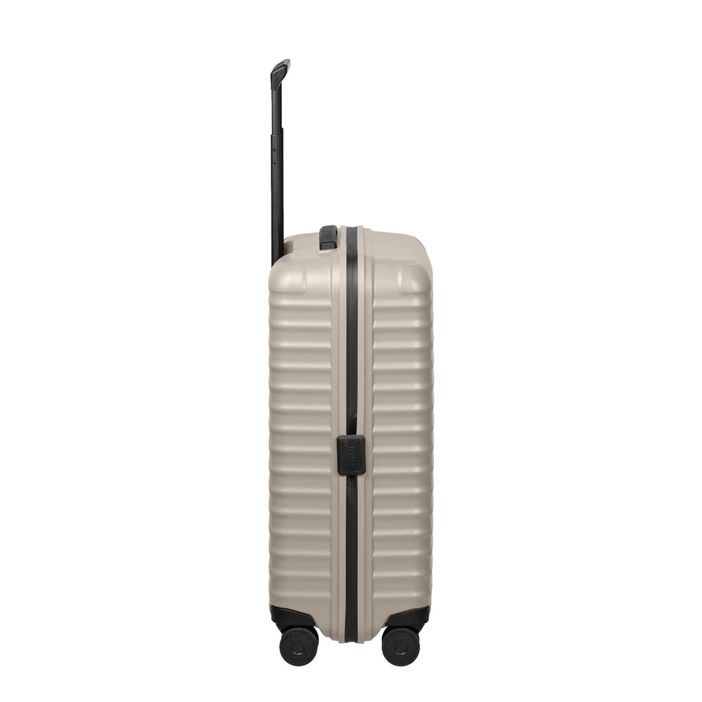 Lieblingstasche UPGRADE 4w Trolley M in beige with a hard shell, vertical ridges, and black telescopic handle.