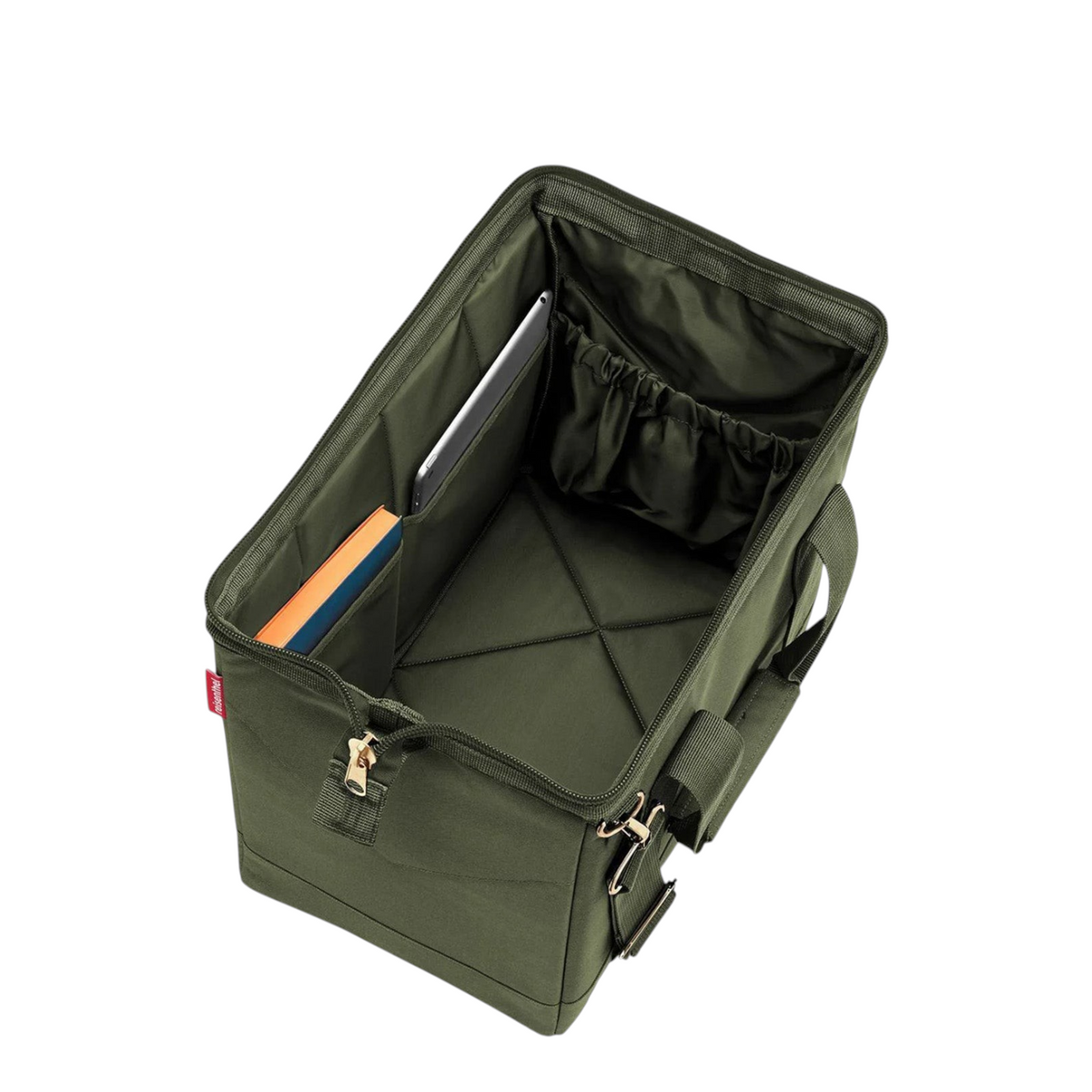 Lieblingstasche Allrounder M travel bag in olive green with an open top, internal pockets, and durable fabric.