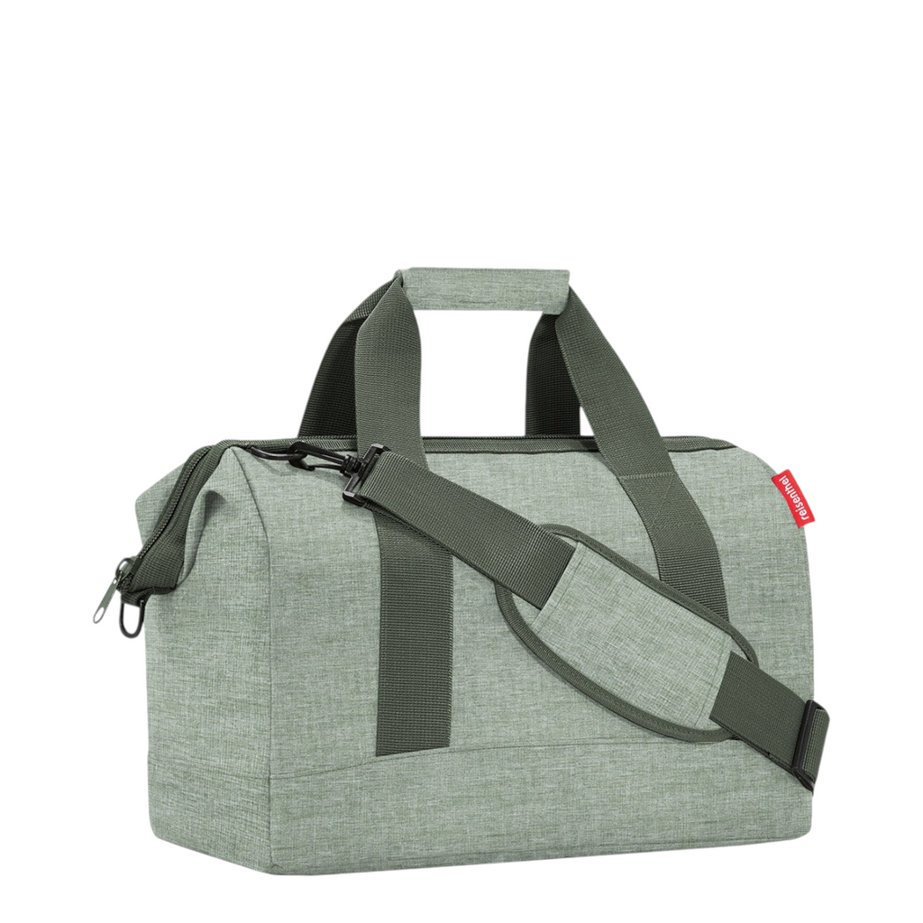 Lieblingstasche Allrounder M travel bag in light green water-repellent polyester with padded shoulder strap